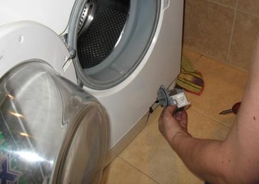 Защо моята пералня Zanussi не източва?