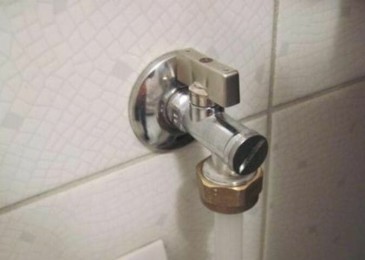 Монтажна височина на гнездо за вода за пералня