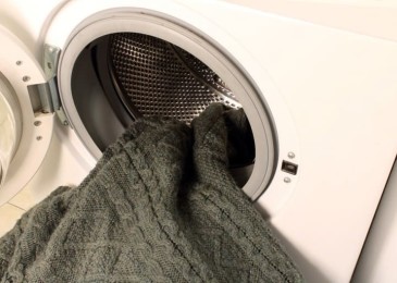 Правилно пране на вълнен пуловер на ръка и в пералня