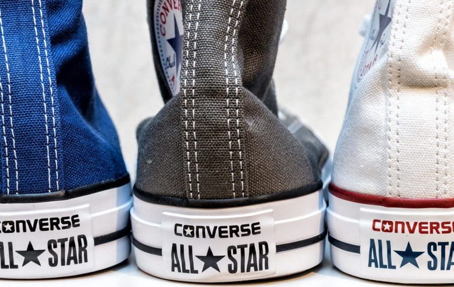 Как да перете Converse в пералня и с какво