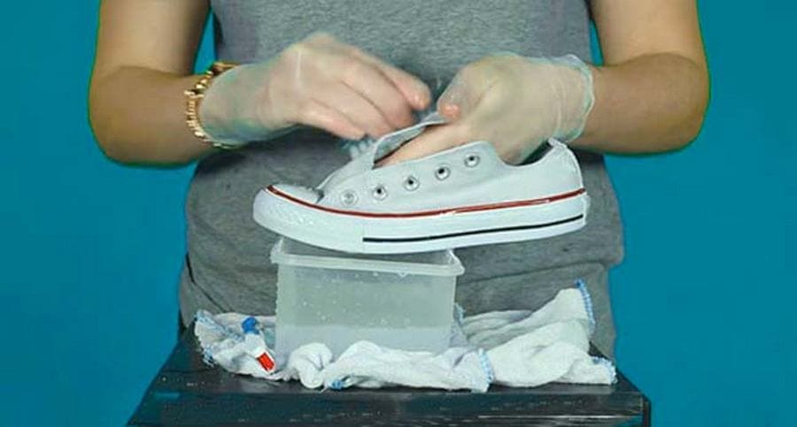 Пране на бели конверси