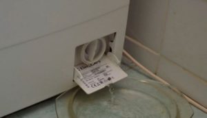 Вода в пералнята след пране