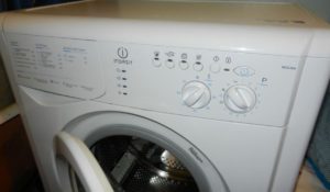 Грешка F02 на пералня Indesit