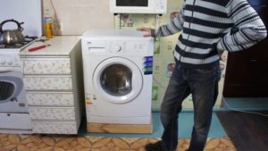 Монтаж на пералня върху дървен под