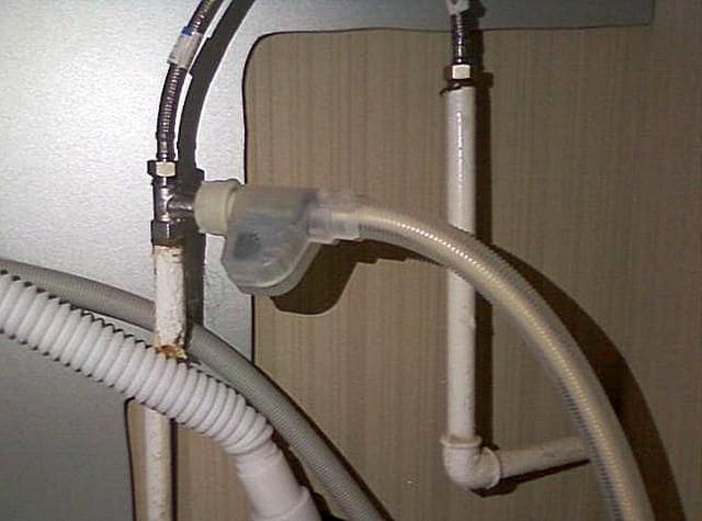 свързване на съдомиялна MPU 700 към водопроводната, канализационната и електрическата мрежа