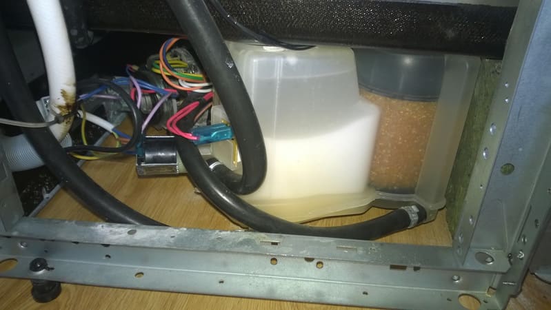 Грешка E4 в съдомиялна машина Hansa