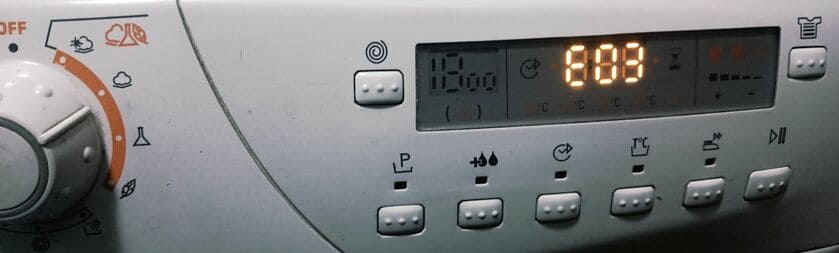 Пералня Kandy показва грешка E03