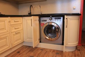 Каква е разликата между пералня за вграждане и обикновена?