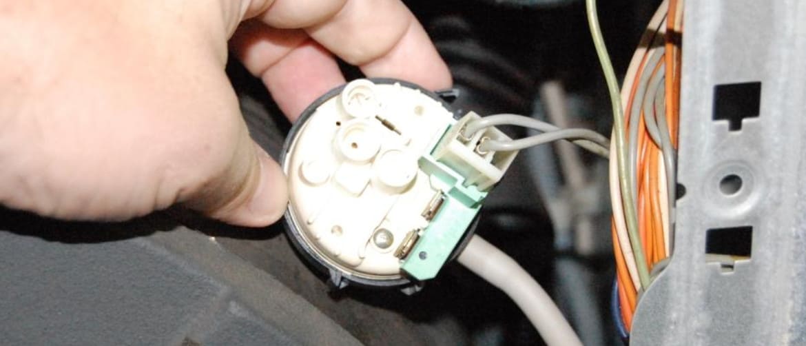 регулиране на пресостата на пералната машина