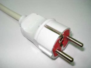 Как да смените щепсела на пералня