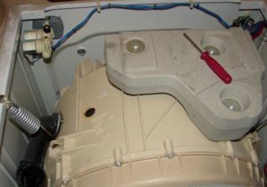 Как сами да премахнете противотежестта в пералня