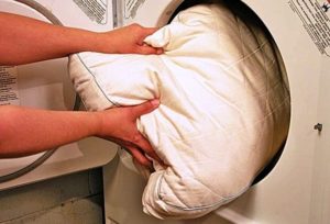 Как да перете възглавница със синтетичен пълнеж в пералня