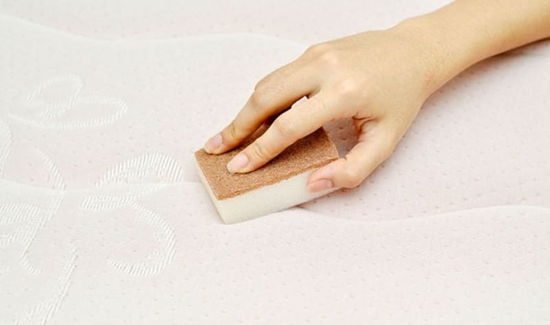 петна по покривката на матрака