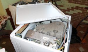 Как да премахнете горния капак на пералня Ariston