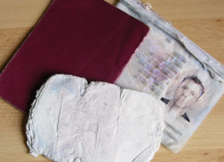 Изпрах паспорта си в пералнята