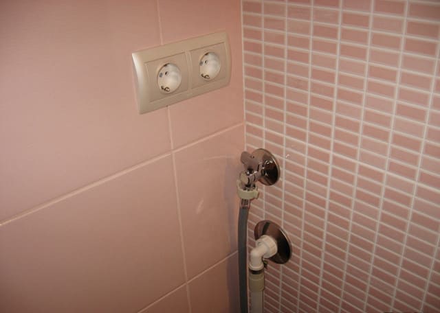 Методи за закрепване на воден контакт