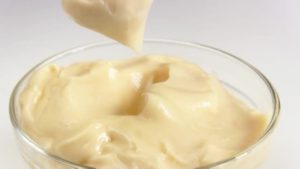Как да премахнете петна от майонеза
