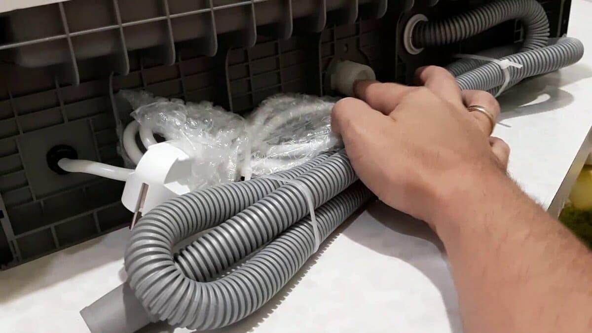 как да вградите съдомиялна в кухненски модул