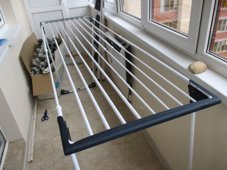 Как да изберем сушилня за дрехи за балкона